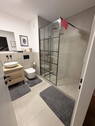Badezimmer 1.OG - 7 Zimmer Reihenmittelhaus zum Kaufen in München