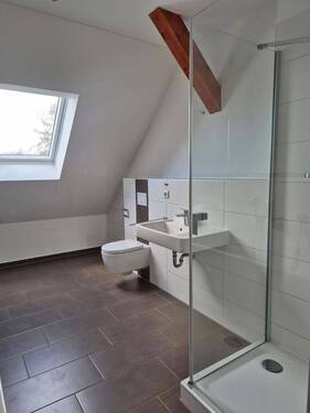 20260326_160003.jpg - Sanierte 3-Raum- Dachgeschoss- Wohnung mit Wanne und Dusche