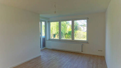 Wohnzimmer - Renovierte 3,5-Zimmerwohnung in ruhiger Lage