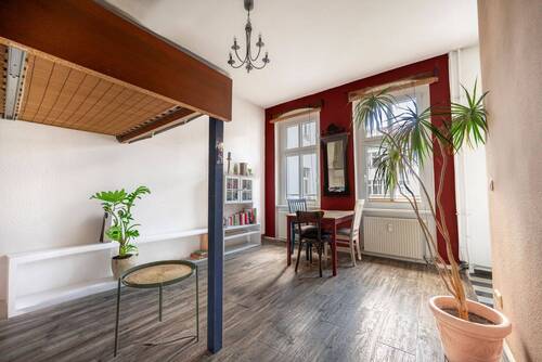 Großes Wohn-/Schlafzimmer - 1 Zimmer Etagenwohnung zum Kaufen in Berlin