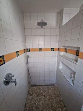 Bad EG - 8 Zimmer Einfamilienhaus in Leimersheim