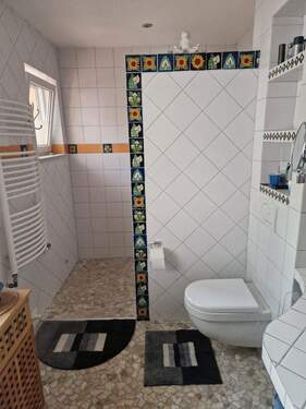 Bad und Toilette EG - Einfamilienhaus mit 250,00 m² in Leimersheim zum Kaufen