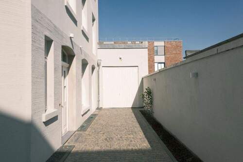 Innenhof Blick zur Halle - 