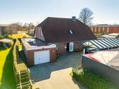 Bild 1 - Geräumiges Einfamilienhaus mit möglichem ebenerdigen Wohnen in Moordorf