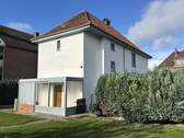 Gartenansicht mit Wintergarten - 7 Zimmer Mehrfamilienhaus, Wohnhaus in Minden