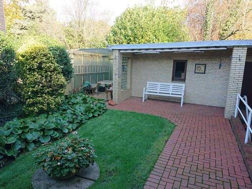 Seitenansicht auf die Garage - 