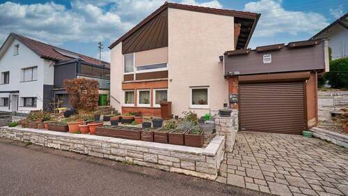 Bild 1 - Ansprechendes Einfamilienhaus mit Garten und eigener Garage, in bester Lage von Neckarweihingen!