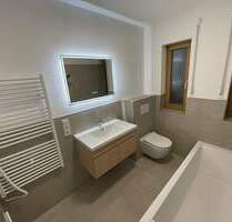 Provisionsfreie, vermietete, modernisierte 2-Zimmer-Wohnung mit Einbauküche & Stellplatz - Schlitz