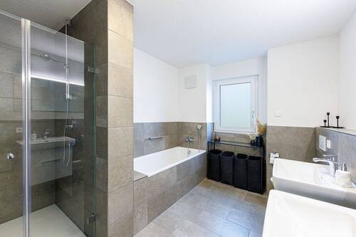 Badezimmer - 4 Zimmer Etagenwohnung in Bietigheim-Bissingen