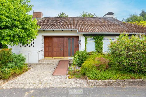 Ansicht Strasse - 9 Zimmer Einfamilienhaus zum Kaufen in Uelzen / Westerweyhe