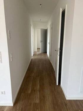 Langer Flur im Rohbau - 4 Zimmer Etagenwohnung zur Miete in Bamberg