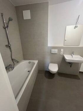 Modernes Badezimmer - Etagenwohnung mit 90,00 m&sup2; in Bamberg zur Miete