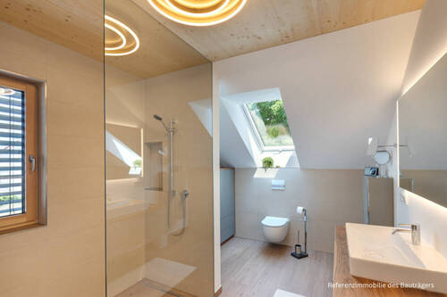 Badezimmer - 5 Zimmer Doppelhaushälfte in Deining