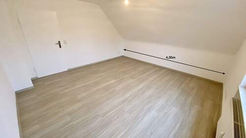 Wohnzimmer Ansicht 2 - 3 Zimmer Etagenwohnung zur Miete in Frankfurt