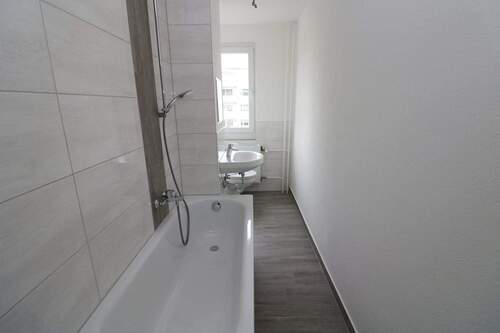 Bad mit Wanne - Familienträume XXL...große 4-RW mit 2 Badezimmern, Wanne u. Dusche!!!