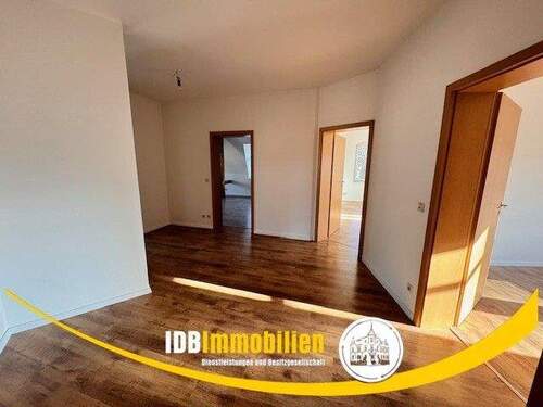 Flur / Diele - 4 Zimmer Etagenwohnung in Freital