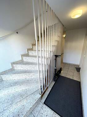 Treppenhaus - 1 Zimmer Etagenwohnung zum Kaufen in Mönchengladbach