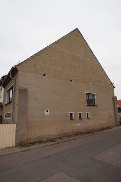 Straßenseite - 3 Zimmer Reihenendhaus zum Kaufen in Delitzsch