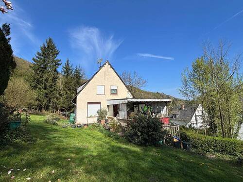 Außenansicht - Freistehendes Einfamilienhaus in ruhiger idyllischer Ortsrandlage
