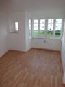 Kinderzimmer - 1. OG !!! frei ab dem 1.8.26 !!! geräumige Küche - Laminat - Stellplatz