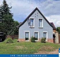 Einfamilienhaus mit Nebengelass auf einem großen und von viel Grün umgebenen Grundstück am Ortsrand von Nauendorf - Wettin-Löbejün OT Nauendorf