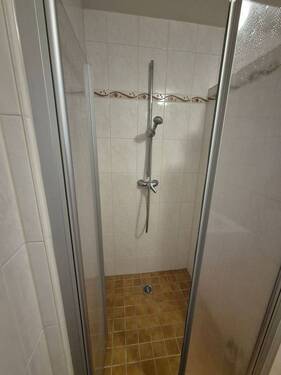 Haupthaus: EG - Bad mit Wanne und Dusche - 