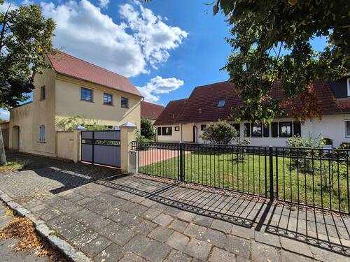 Straßenansicht - 5 Zimmer Mehrfamilienhaus, Wohnhaus zum Kaufen in Bad Düben