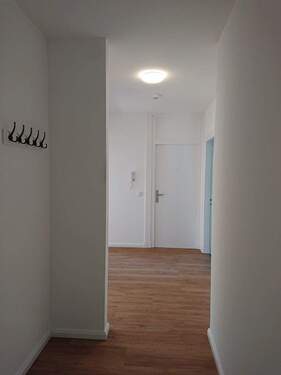 WE 1. OG: Flur mit Garderobe - 