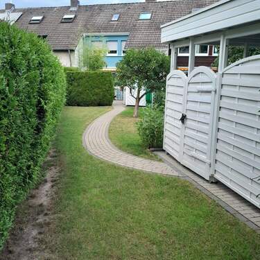Gartenweg vom Carport zur Terrasse - 