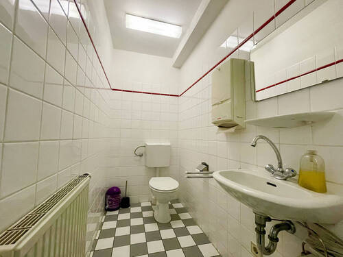 WC 1 UG - 