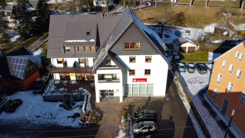 Luftbild - TOP-Gewerbeeinheit im EG im Zentrum von Seiffen