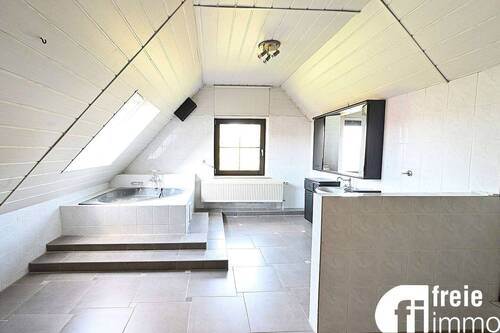DG - Bad mit Wanne - 