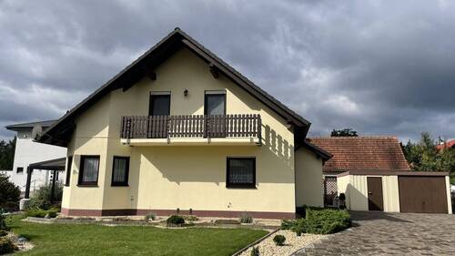 Straßenansicht - 5 Zimmer Einfamilienhaus zum Kaufen in Bernsdorf