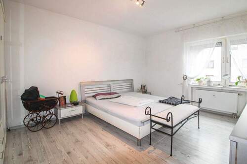 Schlafzimmer EG links - 