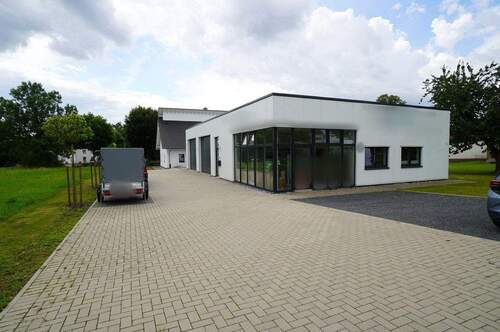 Wohn- und Geschäftskomplex - Moderne Wohn- und Geschäftsimmobilie im Ortsteil von Blomberg bietet Ihnen viele Optionen