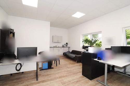 Büroraum Gewerbekomplex - 6 Zimmer Mehrfamilienhaus, Wohnhaus zum Kaufen in Blomberg / Herrentrup