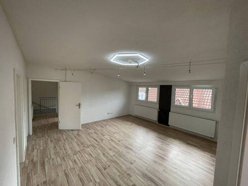 Wohnzimmer - 4 Zimmer Etagenwohnung zur Miete in Waiblingen
