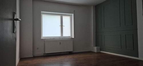 Zimmer - 1 Zimmer Mehrfamilienhaus, Wohnhaus in Stuttgart