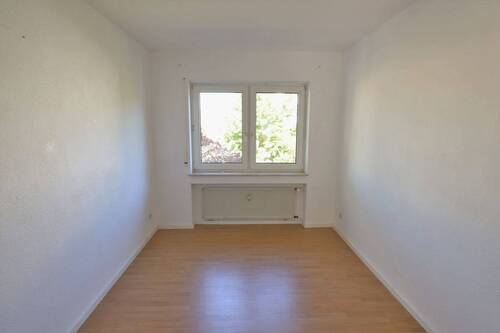 Zimmer 1 - 4 Zimmer Etagenwohnung in Darmstadt/Komponistenviertel