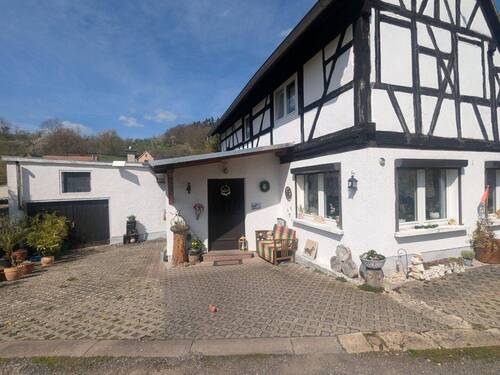 Ansichten - 3 Zimmer Einfamilienhaus in Silbitz