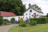 Anwesen von vorne - 8 Zimmer Bauernhaus, Landhaus in Stühlingen