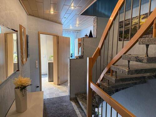 Flur EG - 6 Zimmer Doppelhaushälfte in Bielefeld