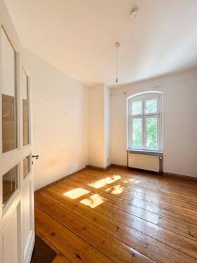 Schlafzimmer.jpg - 2 Zimmer Etagenwohnung zum Kaufen in Berlin