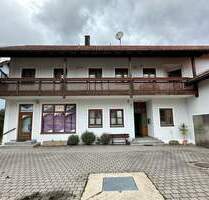 Platz für Familie, Mieter oder Ideen: 3 Wohnungen + Ladengeschäft + Gewerbe auf großem Grundstück - Stallwang