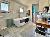 Bad mit Wanne - 