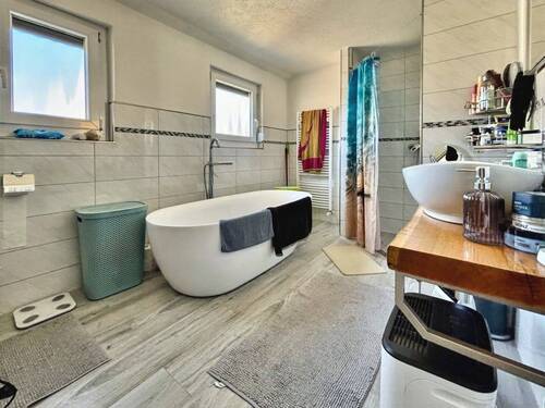 Bad mit Wanne - 