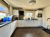Küche mit Einbauküche - 5 Zimmer Einfamilienhaus in Balingen