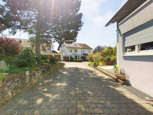 Auffahrt - 6 Zimmer Einfamilienhaus in Korntal-Münchingen