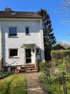 Hauseingang - Preiswertes Reihenendhaus in Hamburg Rahlstedt