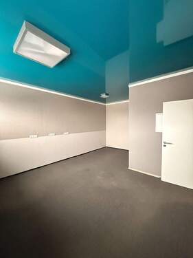 Büroraum EG - Halle in Löchgau zur Miete